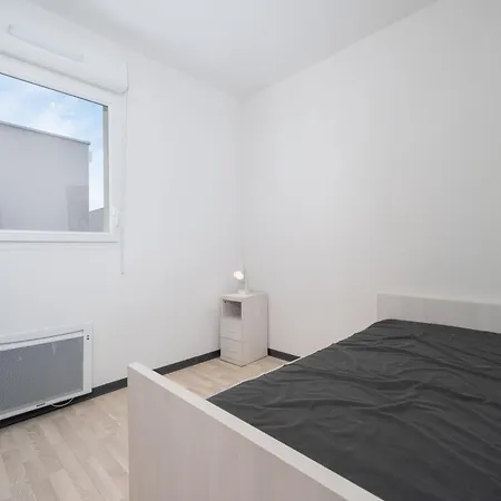 Villa Centrally-heated In